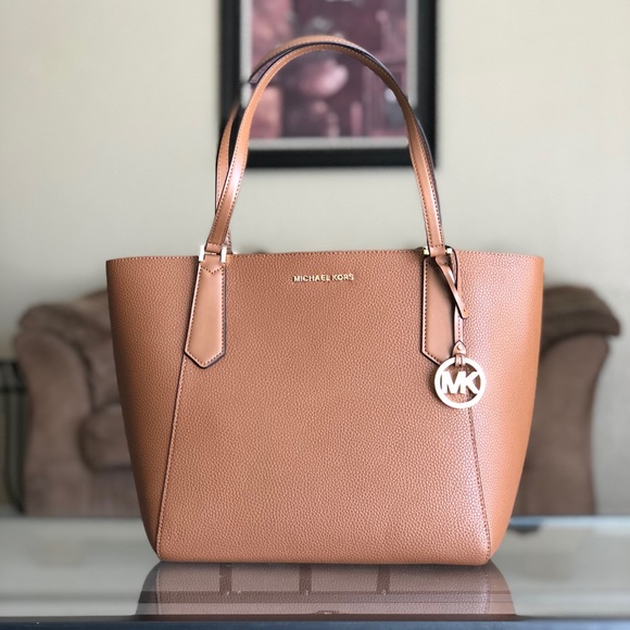 New Michael Kors Purse - Picture 3 of 5